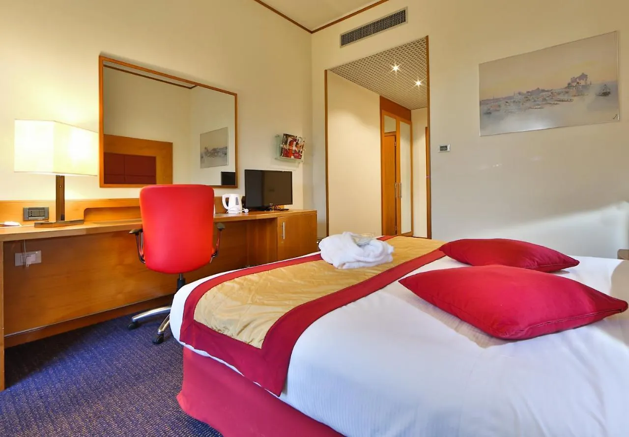 Crowne Plaza Venice East By Ihg Quarto d'Altino 4*,  Italy